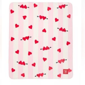 NEW* Victoria Secret 2025 limited edition fleece
Valentine's Day heart blanket